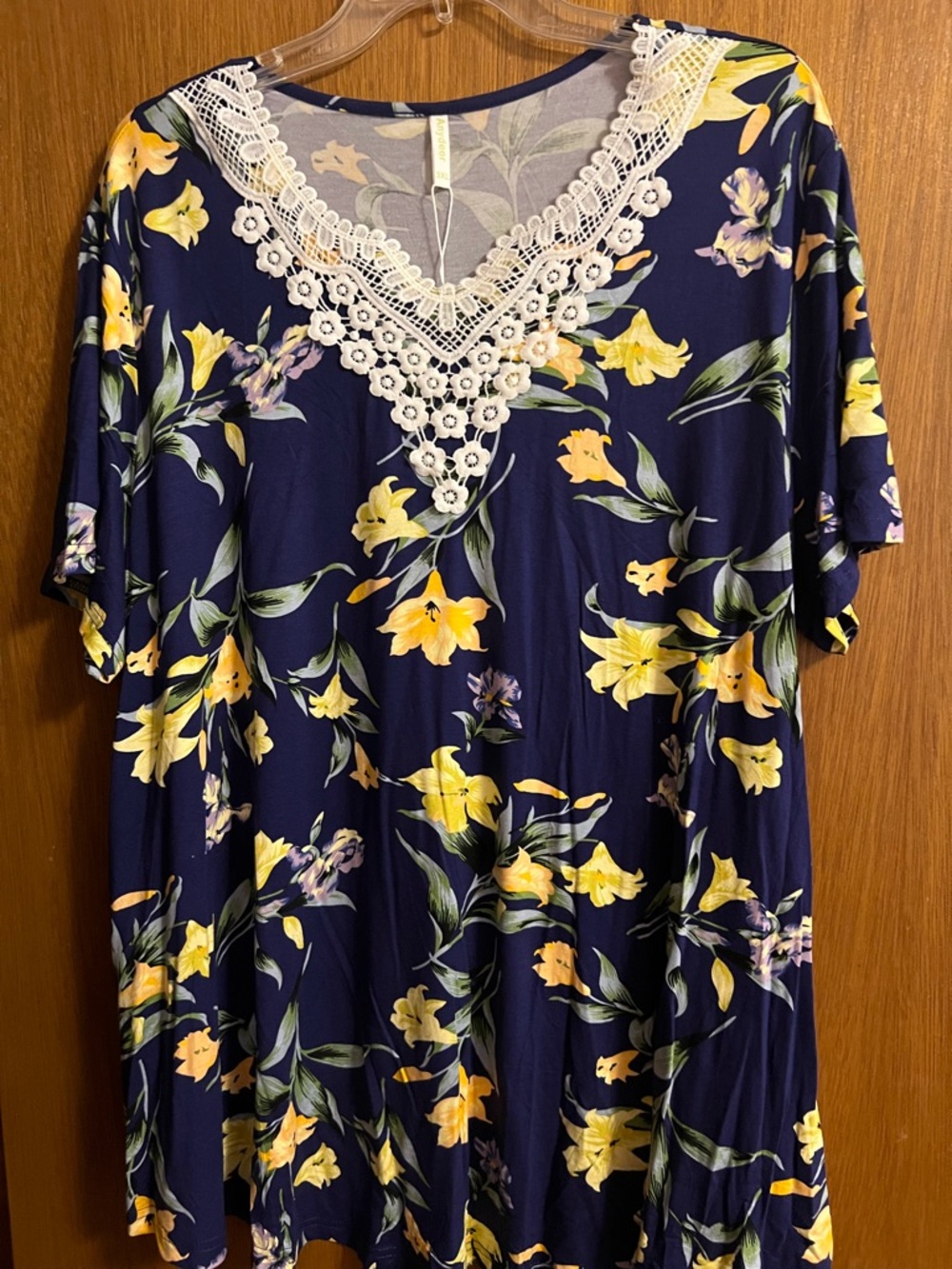 New Anydeer 3X Navy Floral Tunic, White Lace Panel at Neckline, Short Sleeves